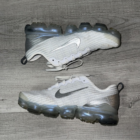 Nike Air Vapormax Flyknit 3 GS “White Silver” - Picture 5 of 7